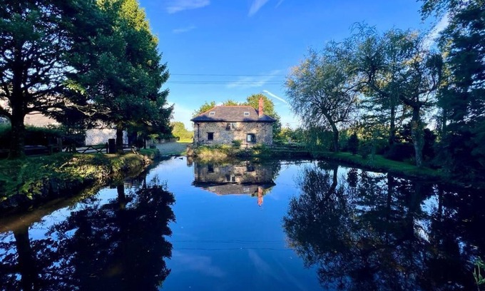 Worlington Cottage | Between Exmoor and Dartmoor Luxurious Cottage on 15th Century Farm with Pool