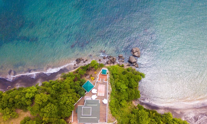 Piaye Villa | Between heaven and sea the Three Palms Beach Villa