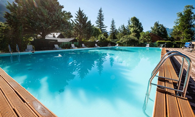 Saint-Crepin Ski Chalet | Between lakes and mountains