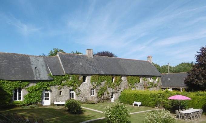 Tredarzec House | Between Paimpol and Perros Guirec, big gite of the old manor 10p