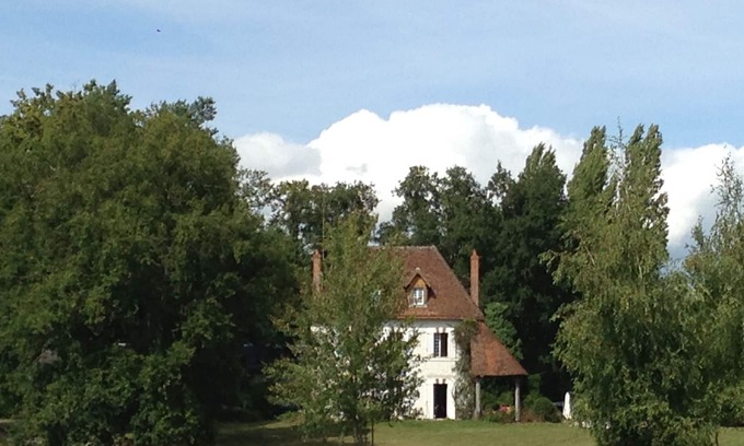 Gy-en-Sologne House | Between Sologne and Loire castles Charming property on the edge of its pond