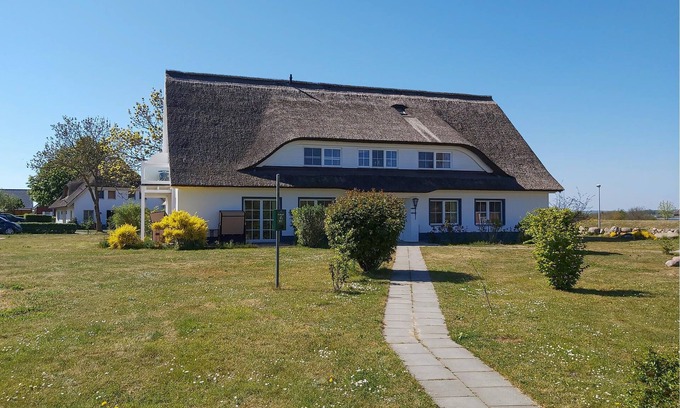Monchgut-Granitz Apartment | Between the Baltic Sea beach and the Bodden, the Boddenhus apartment house awaits you with its brigh
