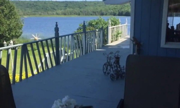 Newport Apartment | Between the Brook and Lake