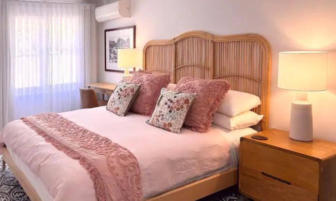 Floreat House | Between the City and the Sea w/King Size Bed