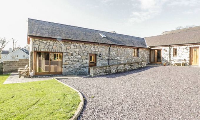 Penmon Cottage | BEUDY BACH, pet friendly, character holiday cottage in Llangoed