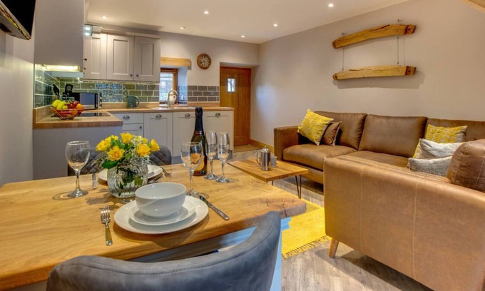 Llanycil House | Beudy Llew Coch in the beautiful Bala