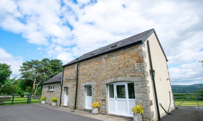 Margam House | Beudy Tawe - Three Bedroom House, Sleeps 6