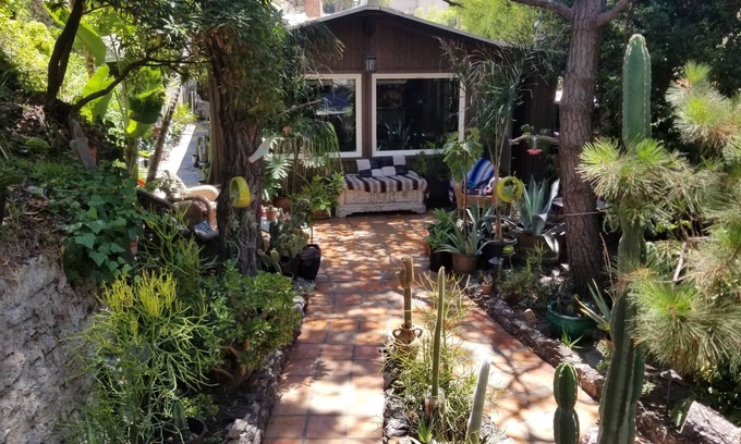 Bel Air Apartment | beverly glen canyon retreat