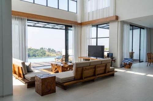 Bandung Villa | Beverly Hill Mountain City View Villa 8 bedrooms with a private heated swimming pool and a movie room