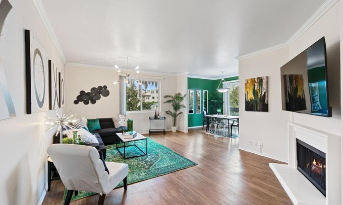 Beverly Grove Apartment | Beverly Hills Glamour Oasis 2 BR Apt with Parking 304