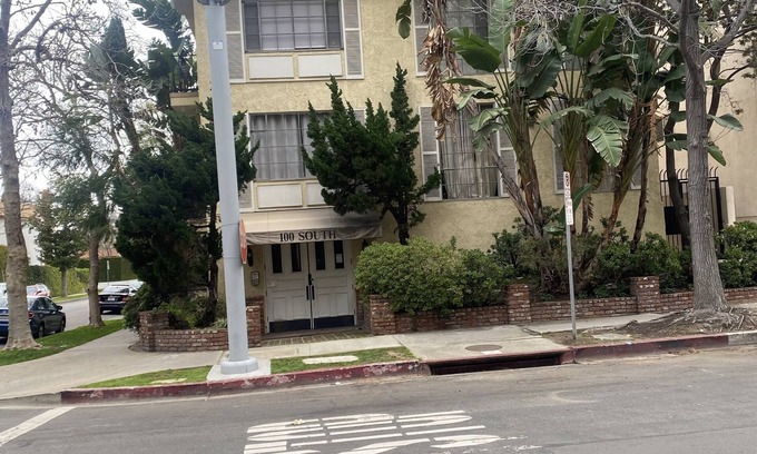 Beverly Grove Condo | Beverly Hills/WEHO contemporary