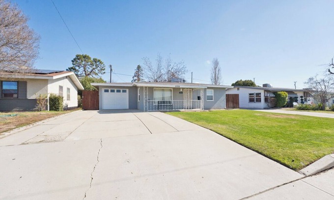 North Country Meadows House | BFL Airport Casita, 2 bed 1 bath Great backyard! Wifi & A/C!