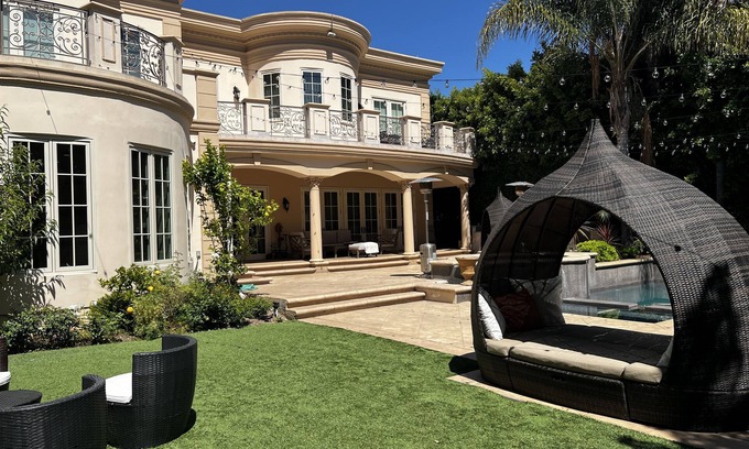 The Flats House | BH Flats European Mansion