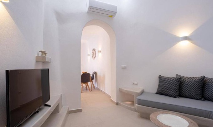 Karterados Apartment | BH387 - B - Suite Santorini