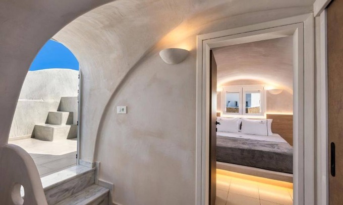 Messaria Apartment | BH588 - C - Suite Santorini