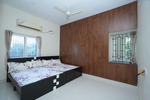 Tiruchanur Apartment | Bhakti Bliss Homestay - New Spacious and luxurious 3BHK with AC, WiFi and Android TV- 5mins From Highway Upto 20 Guests