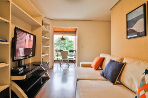 Itaim Bibi Apartment | BHomy Itaim Charmoso com varanda TI53