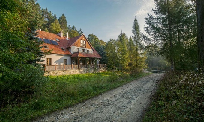Uscie Gorlickie House | Biały Dom W ROPKI