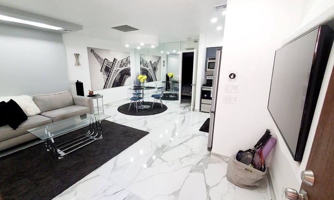Warm Sands House | *Biarritz Downtown - Pool, 2 Spa's,Tennis - Walk to All-5 ☆ Top Location*