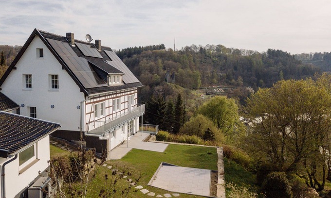 Monschau Apartment | Bienenhaus 2 - Holiday apartment with a fantastic view of the old town of Monschau