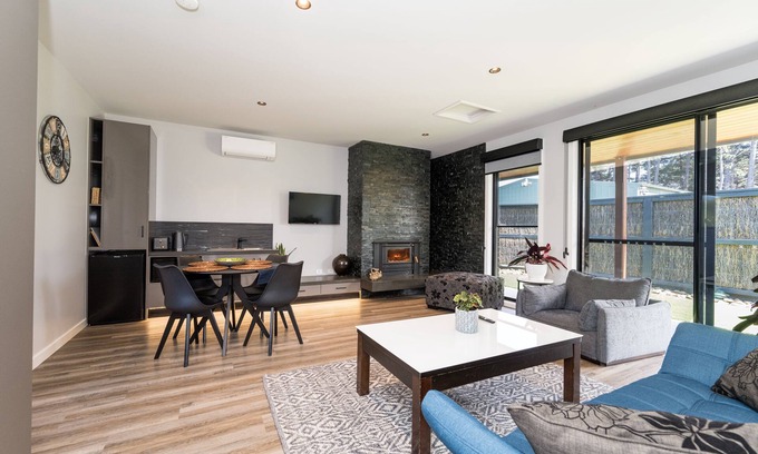 Wonthaggi Apartment | Bienvenida Apartments- (1) Spades