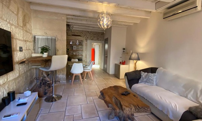 Fourques House | Bienvenue au 6 - Calme et charme de la pierre.