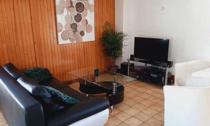 Caulnes House | Bienvenue au Gîte "Le Triskell" au Cœur de Caulnes, Proche de Dinan