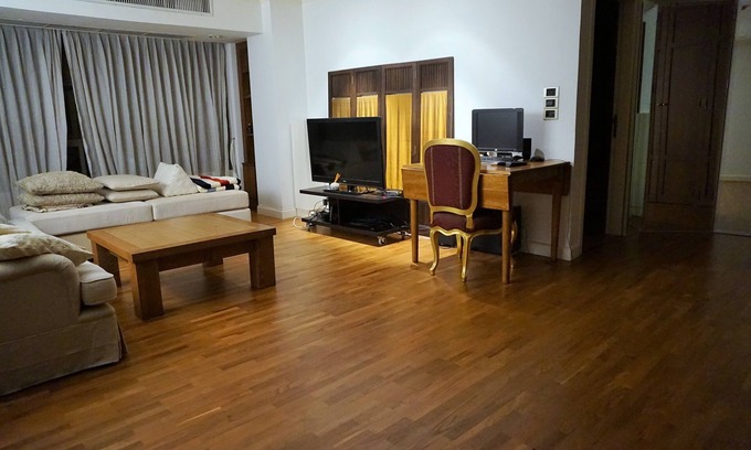 Ploenchit Apartment | Big 1Br 70sqm Bkk Central Unit W/Wifi, Swimming Pool, Gym And Kids Play Area