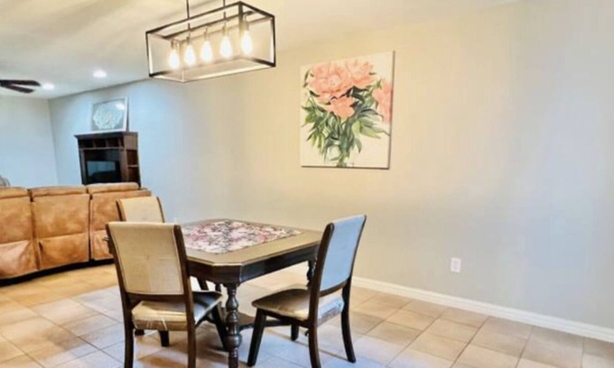 Harlingen House | Big 2 story house 3000sqft home Shoebox home