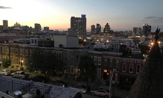 Riverside House | Big 3 story house near stadiums, aquarium, museums, 5 bedrooms, parking
