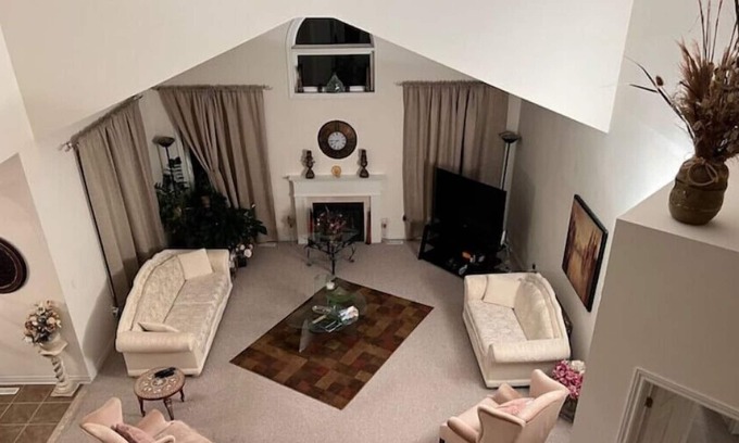 Collingwood House | Big 4 bedroom Collingwood long term pool gym