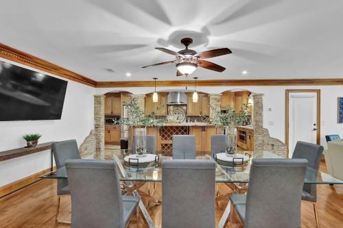 North Brookhaven House | Big 6br,4ba Home W 10-car Parking For Crewsgrps