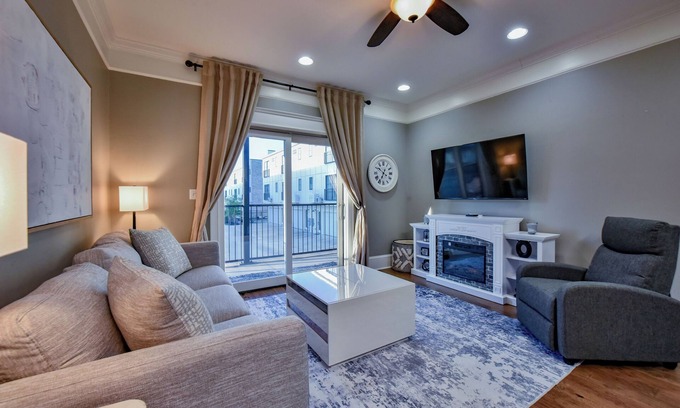 Tuscaloosa Condo | Big Al's Den -Walk to stadium, the strip, and Downtown Tuscaloosa!