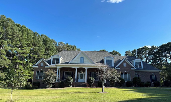 Forestbrook House | Big Amazing & Pristine Home on 1.6 Acre with 5 Smart TVs, Fireplace & Gate