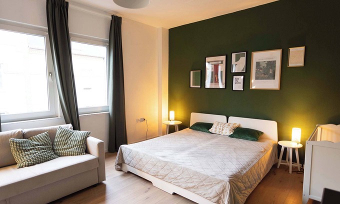 Laar Apartment | Big apartment with Parking, 30 min to Düsseldorf
