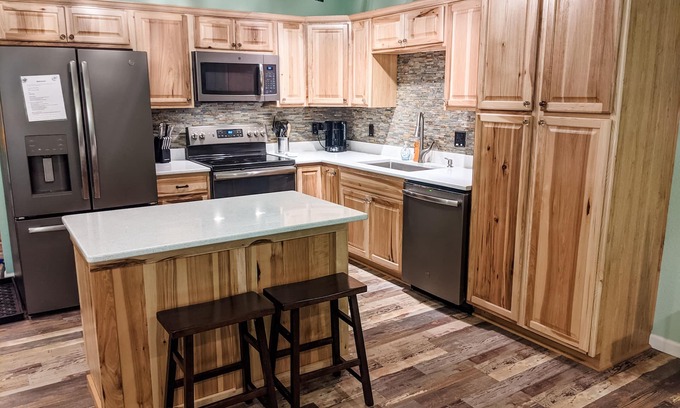 Voss House | Big Bass Bungalow @ Lake Ivie. 1bd/1ba Barndominium. Covered Boat Parking