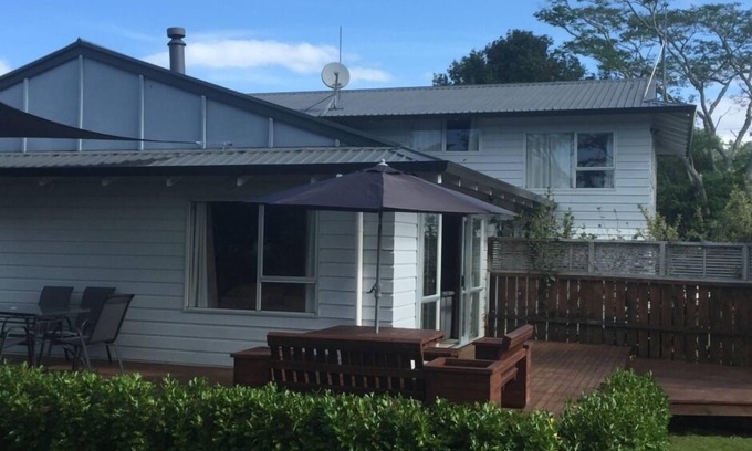 Cooks Beach House | Big beach house at Cooks Beach