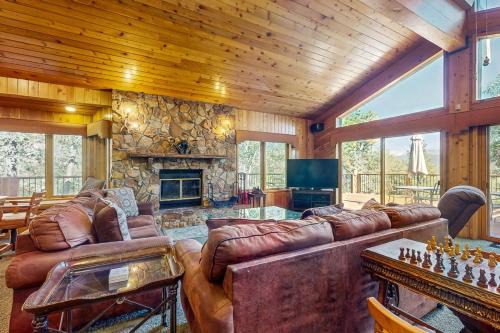 Fawnskin House | Big Bear 7th Heaven ~ Lakeview Chalet with Hot Tub, Sauna, Grill, Great Deck Views