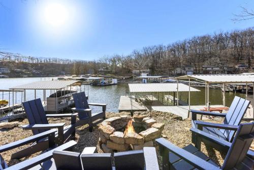 Gravois Mills House | Big Bear Bungalow - Stay Waterfront to Lake of the Ozark
