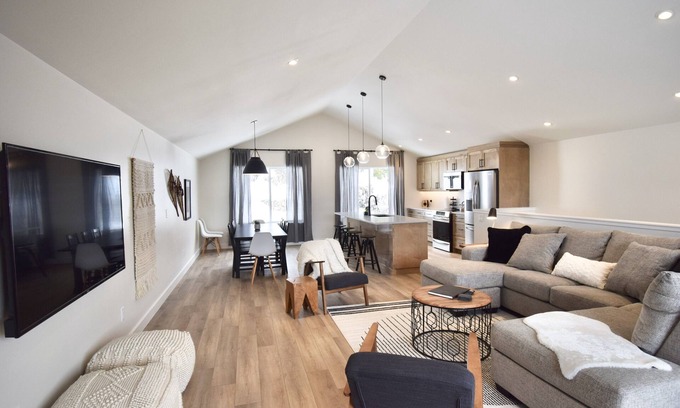 Courtenay Ski Chalet | Big Bear Chalet, modern home on Mount Washington