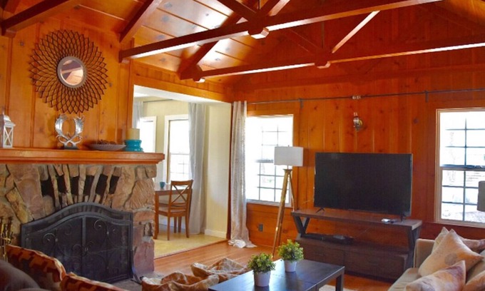Big Bear City House | Big Bear Comfy Cozy Cabin