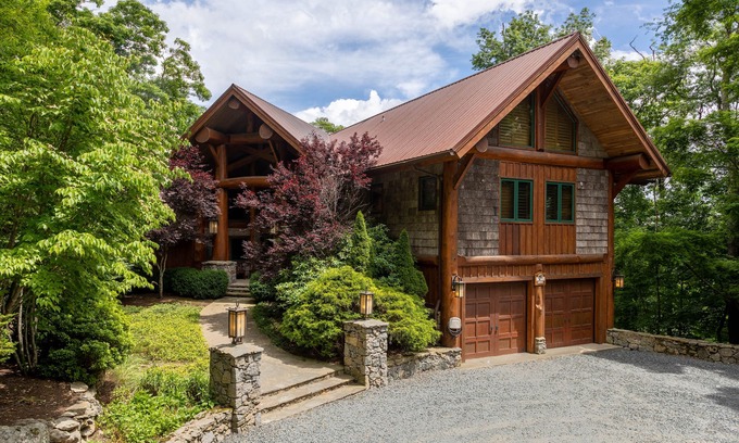 Sugar Mountain House | Big Bear Lodge at Eagles Nest - home with hot tub and breathtaking Views