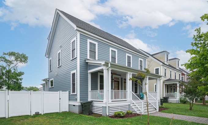 Buckroe Beach House | Big, Beautiful & Beachside Bliss - Sleeps 10!