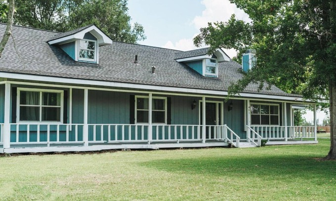 Carlyss House | Big Beautiful Family Home Near Park