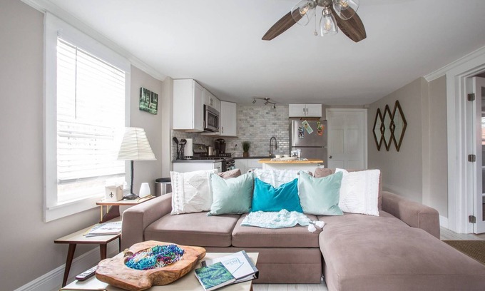 Central Carrollton Association Apartment | Big Blue in the Big Easy