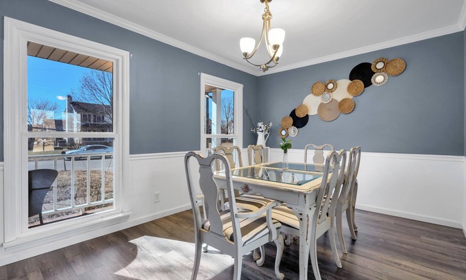 Clarksville House | Big & Bright | Fenced Yard | King Bed Master Suite