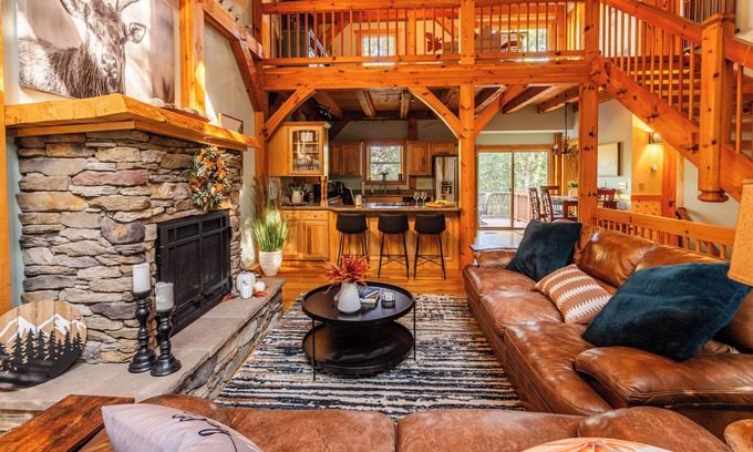 Old Fort House | Big Cabin near Asheville w/Hot Tub, Ping Pong, Pool Table, King Beds & More!