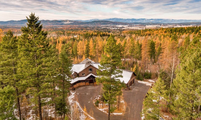 Bigfork Cabin | Big Cedar Lodge Secluded Near Flathead Lake - 20 Acres - 6 BD/7 BA Sleeps 14+