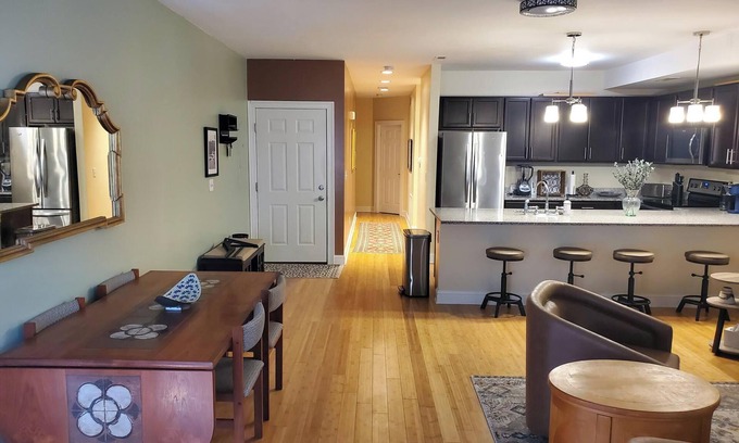 Albany House | Big Center Square Town House retreat in the shadows of Empire Plaza.