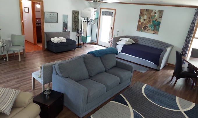 Nashville Apartment | BIG Comfy-Cozy Family Room